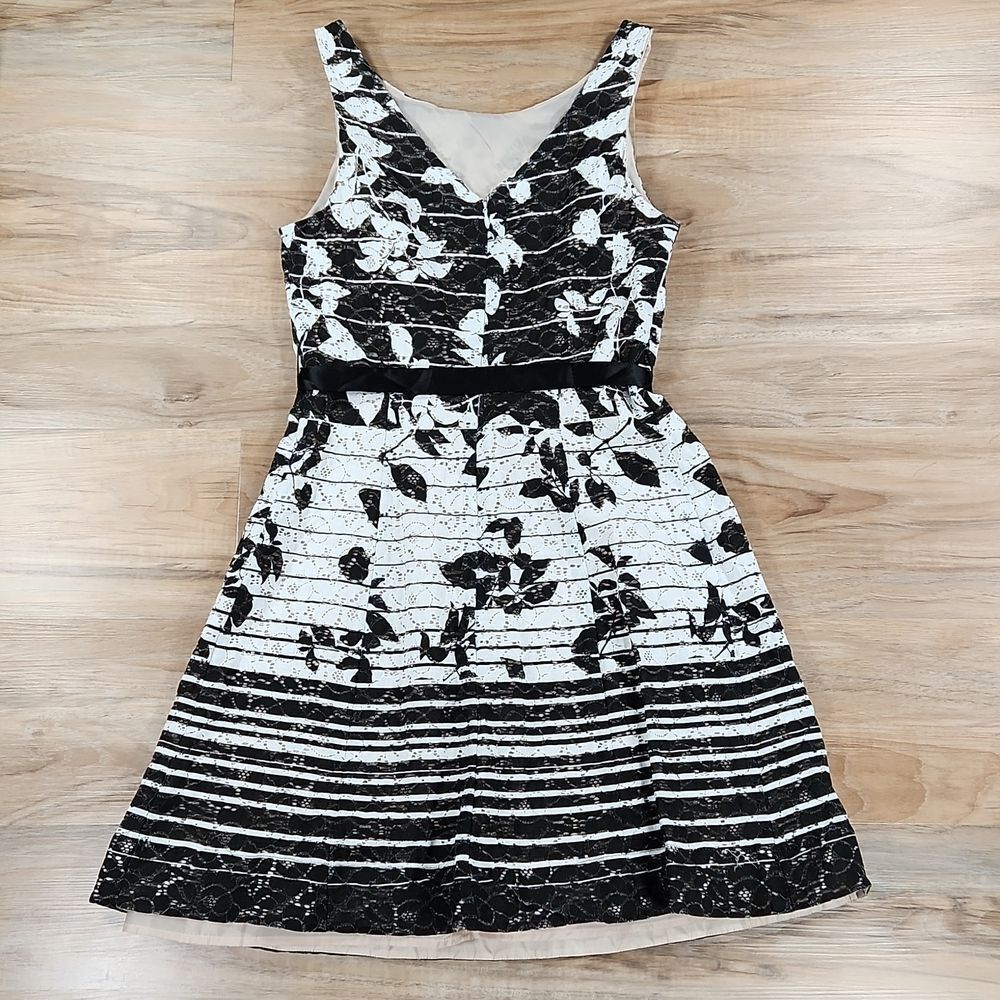 ☔️🔺️Signature by Robbie Bee Black w/White Lace Overlay Sleeveless Dress Small - Picture 6 of 12